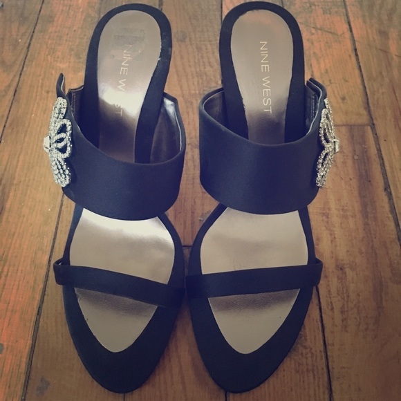 Host Pick Nine West Rhinestone Flower Heels - Picture 4 of 8